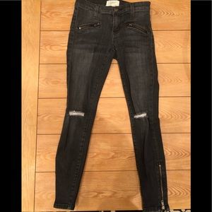 Current Elliot Dark Wash Skinny Jean with zippers